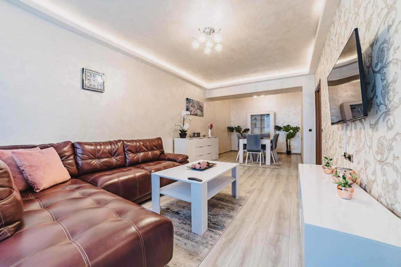 Apartament Sentimento Leilighet Braşov Eksteriør bilde